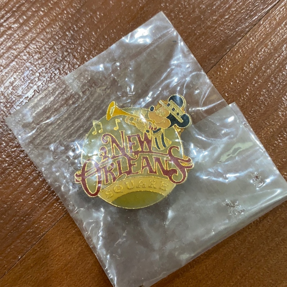New, Vintage Disneyland pin New Orleans Square